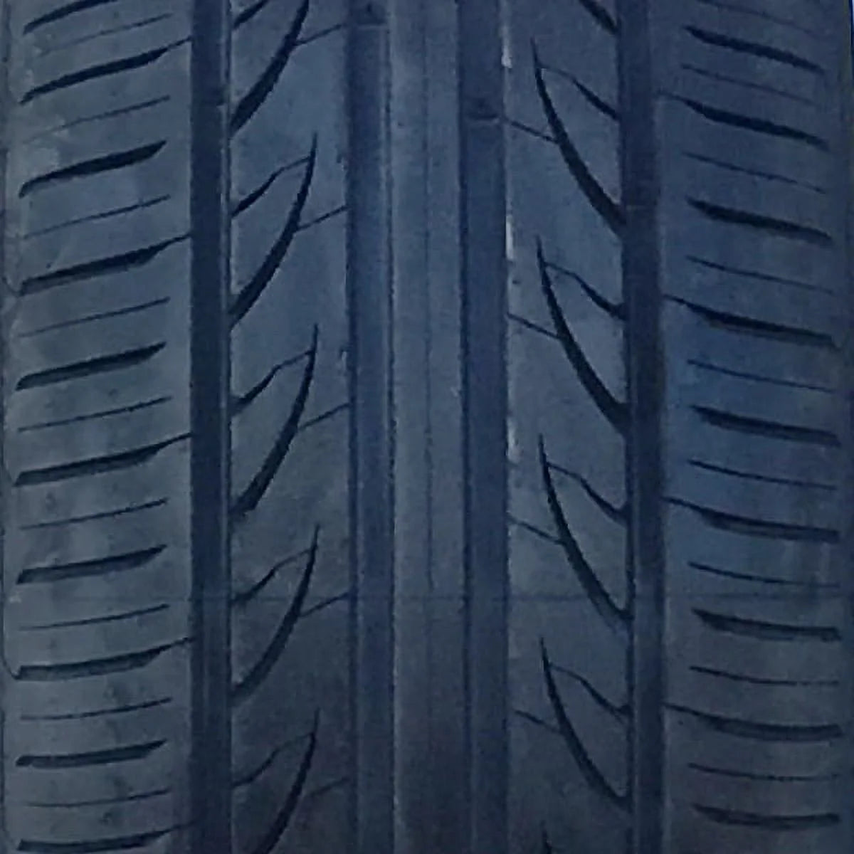 255/55ZR18 109V XL All Season Ultra High Performance Tire A609277