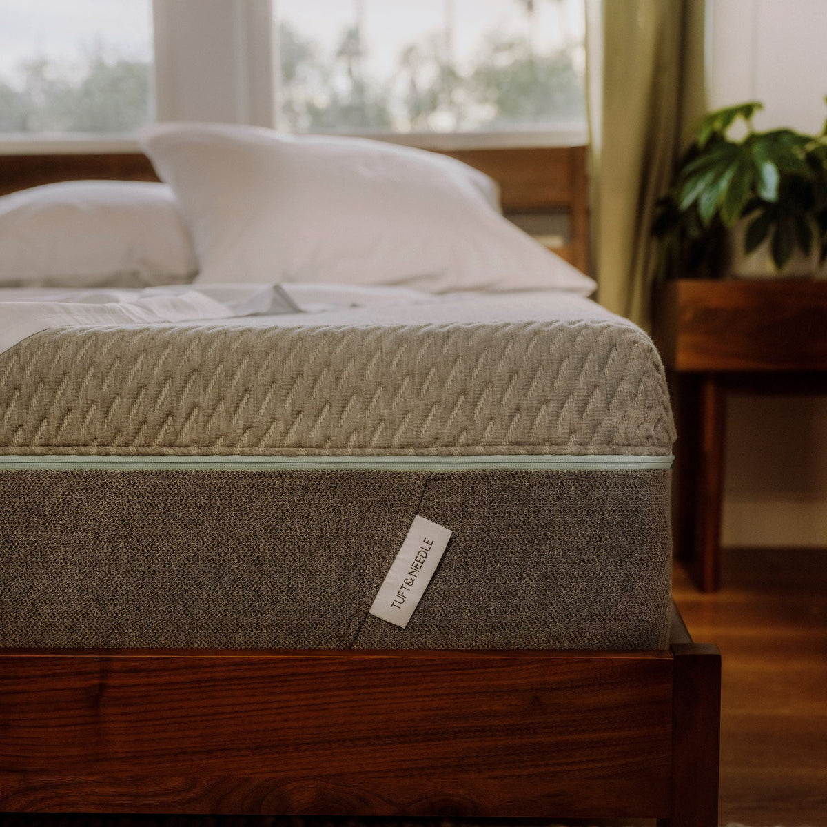 Queen Adaptive Foam Mattress M9562