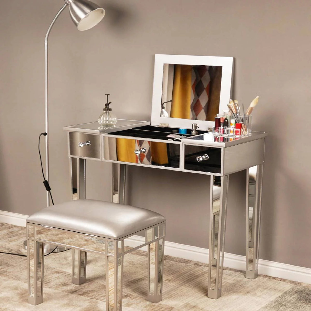 Wood Vanity Table with Flip-top Mirror 3 Drawers D642