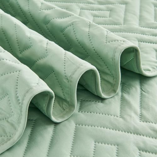 Oversized King Blue Reversible Lightweight Quilted Coverlet Set 1 Quilt 2 Pillow Shams K741
