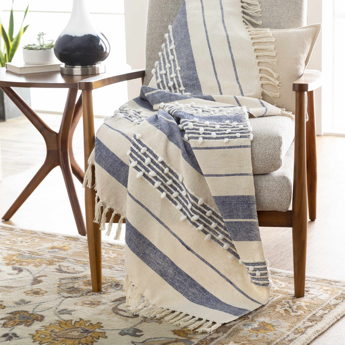 Cotton Throw Blanket with Tassel G873592