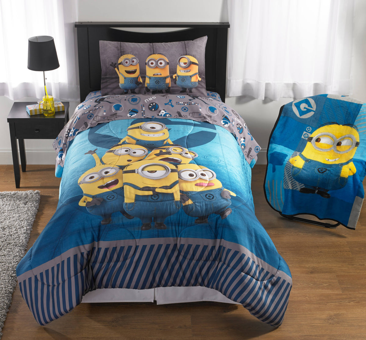 Blue Reversible Twin/Full Comforter L97890